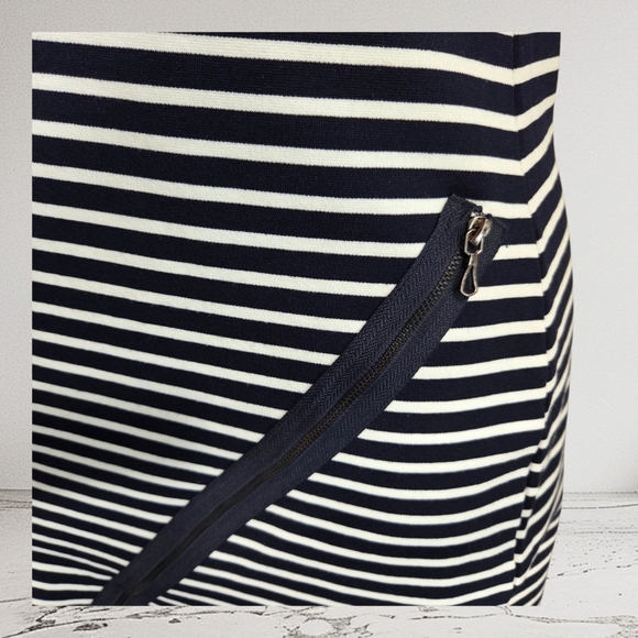 Coco & Tashi Navy Striped V-Neck Mini Dress With Zipper Accent Size L - Picture 3 of 6